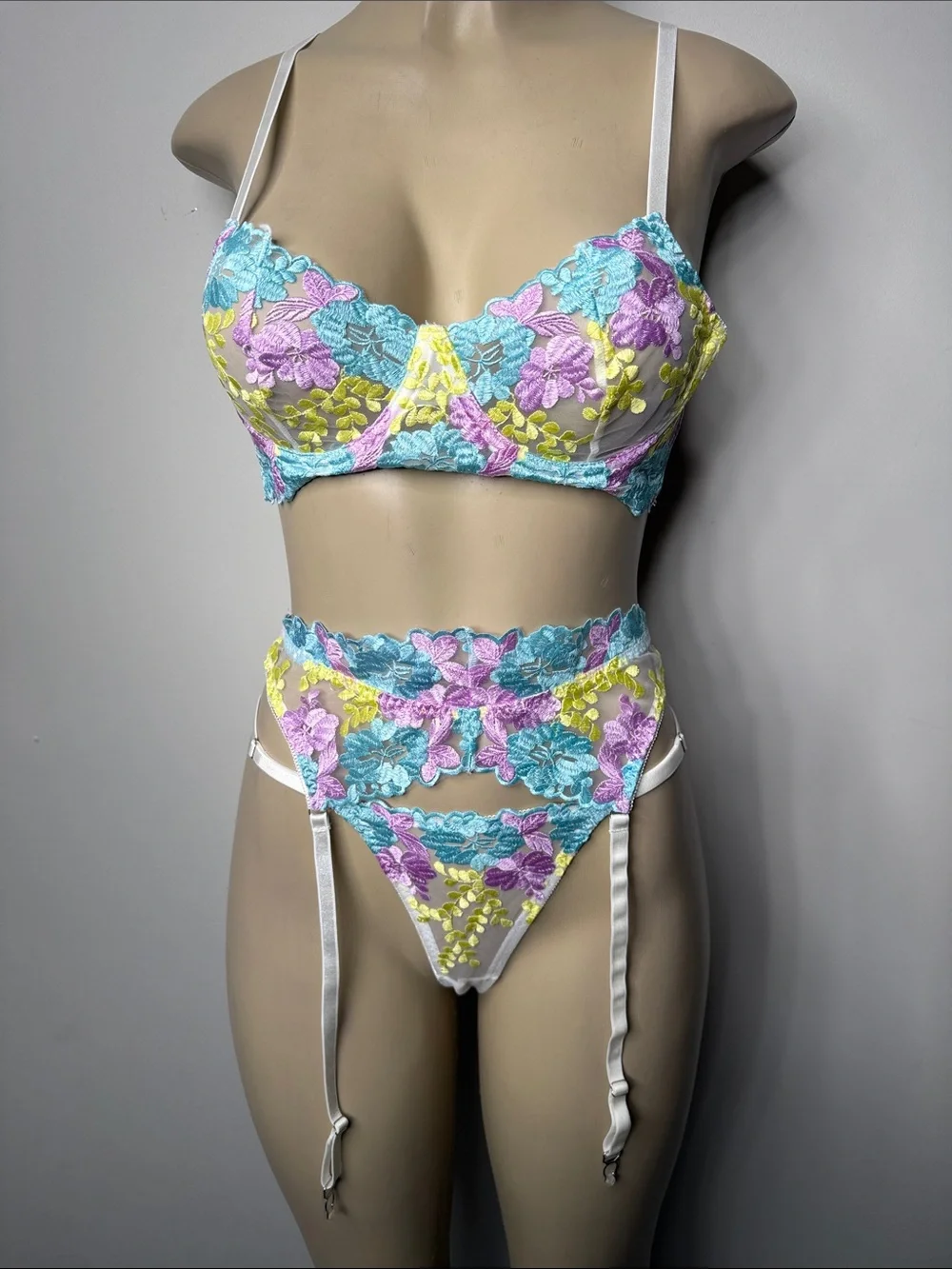 Delicate Floral Lace Bra & Garter Set - Pastel Multi